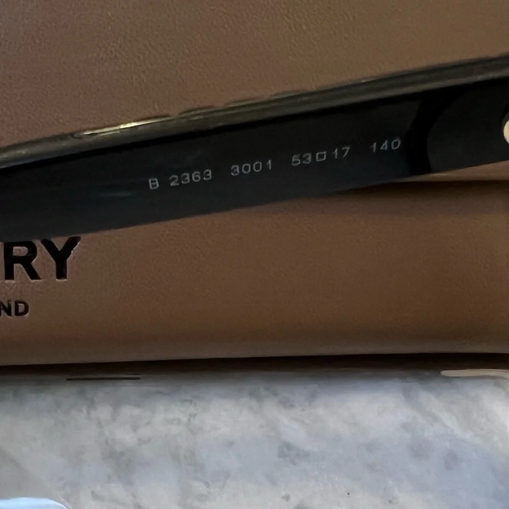 Burberry Sylvie black eyeglass frames non rx lenses, case, wipe included - Picture 4 of 14